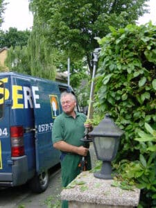 Rückschnitt der Bepflanzung im Rahmen der Gartenpflege in Bad Oeynhausen