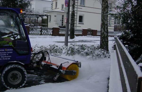 Winterdienst auf Bürgersteig Bad Oeynhausen