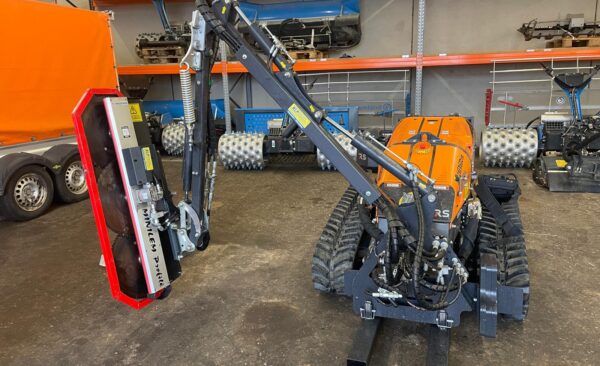 Astsäge am Ausleger - für grobe Rückschnittarbeiten in unwegsamen Gelände