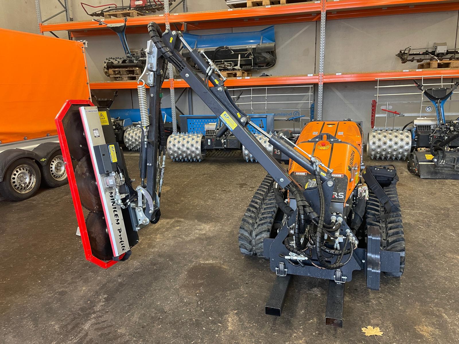 Mähraupe mit Ausleger 9