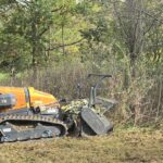 Freistellen von Wiesen, Parkplätzen oder Bauplätzen - Mit Forstmulcher an der Mähraupe
